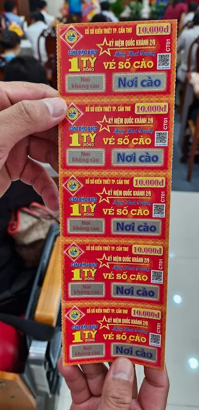 Nếu một app quảng cáo tỷ lệ trúng là "1 ăn 1000" hoặc "cam kết trúng 100%", đó chắc chắn là lừa đảo.